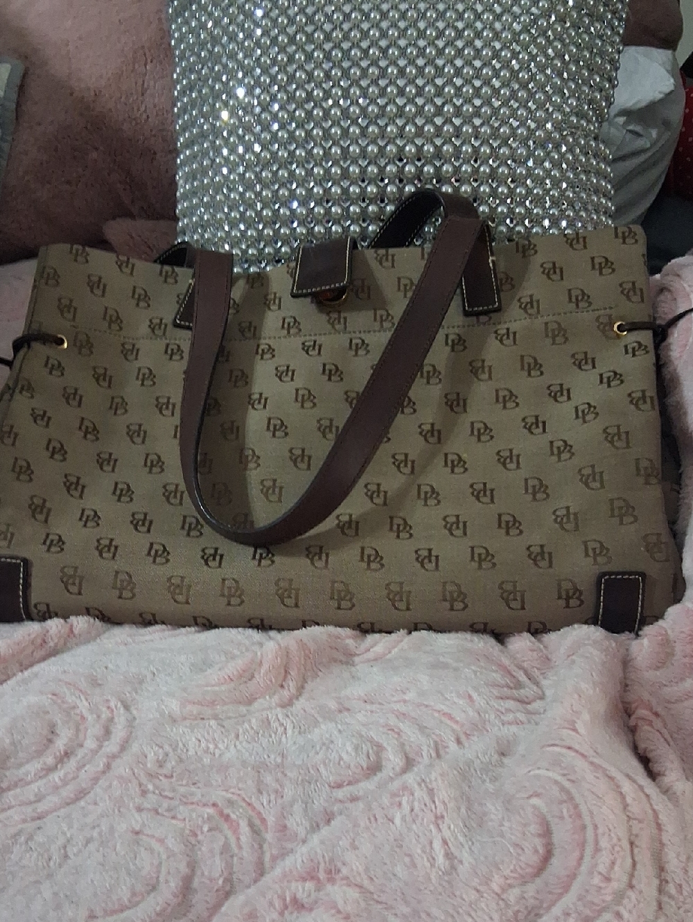 XL Tote Dooney & Bourke Tan/Brown Signature.  Jacquard Tote with Dark Brown Trim
